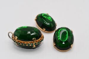 Vintage Carnegie Emerald Green Glass Pendant & Clip Earrings Set